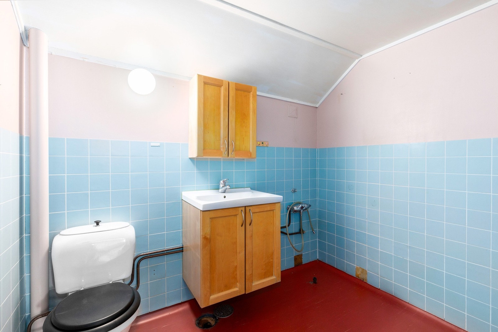 Bad i 2.etasje - Her har det tidligere stått et badekar. Galleribilde