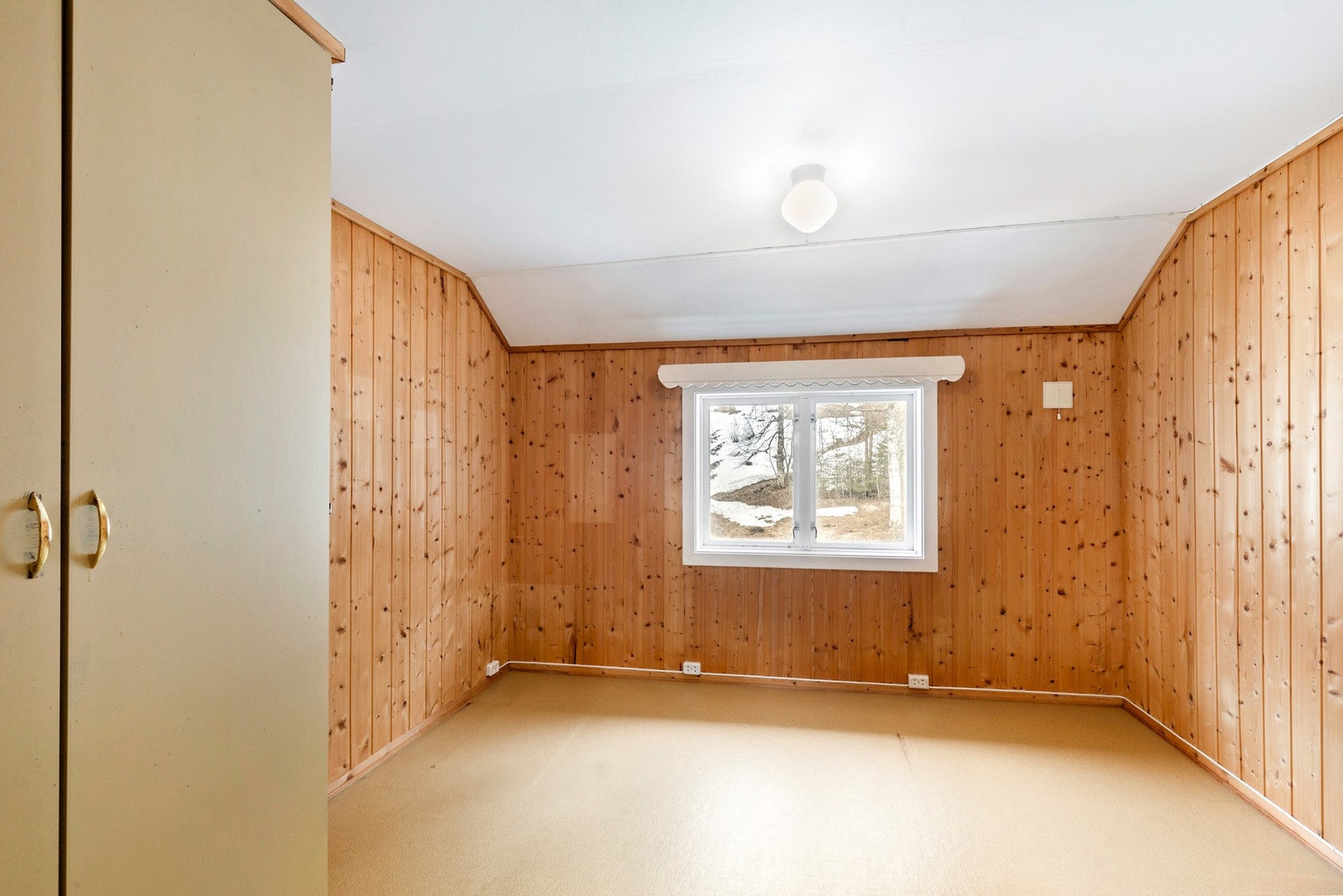 Soverom 2 på 9 kvm med innebygd garderobe. Galleribilde