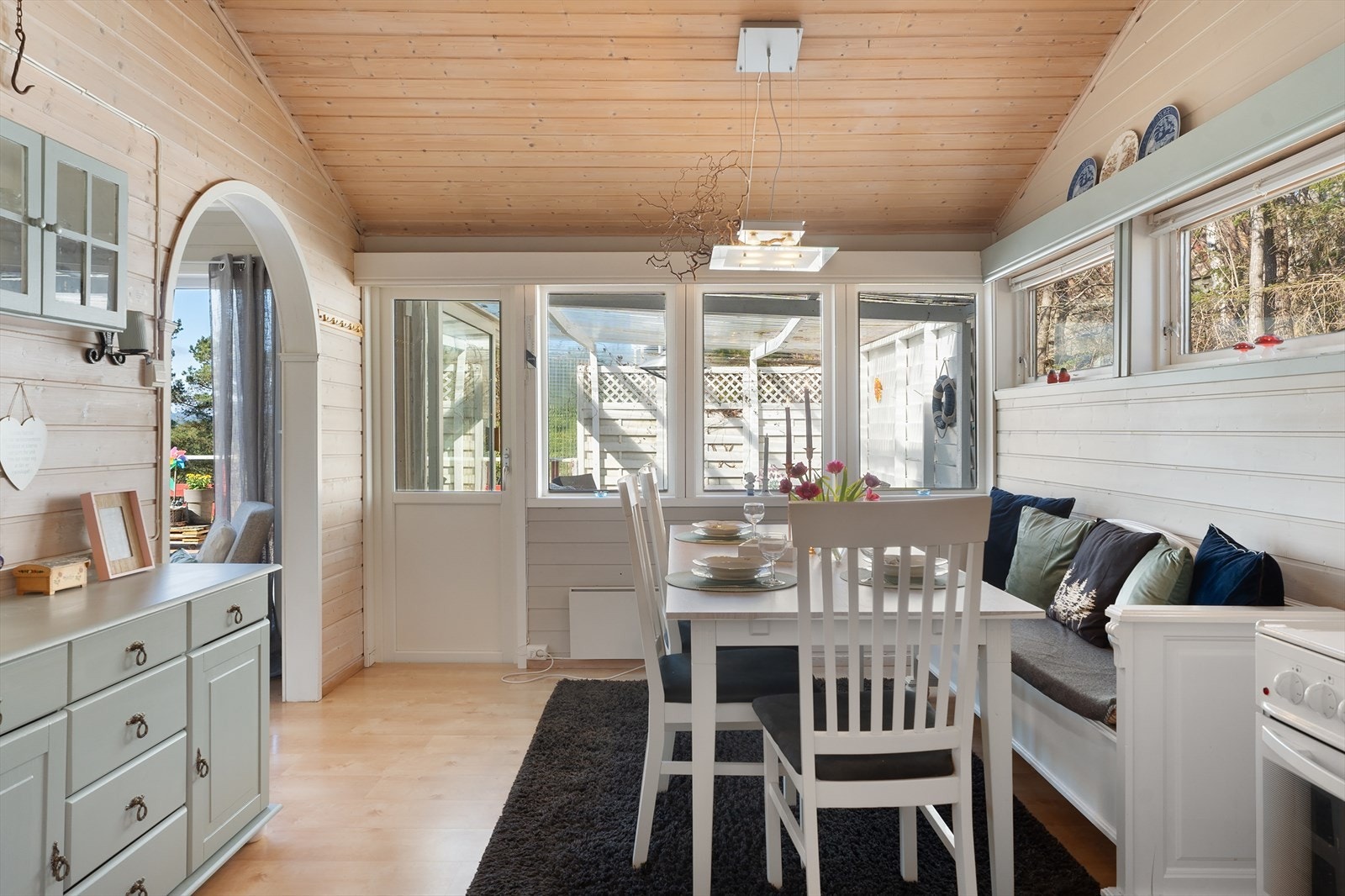 Praktisk utgang til hagestuen Galleribilde