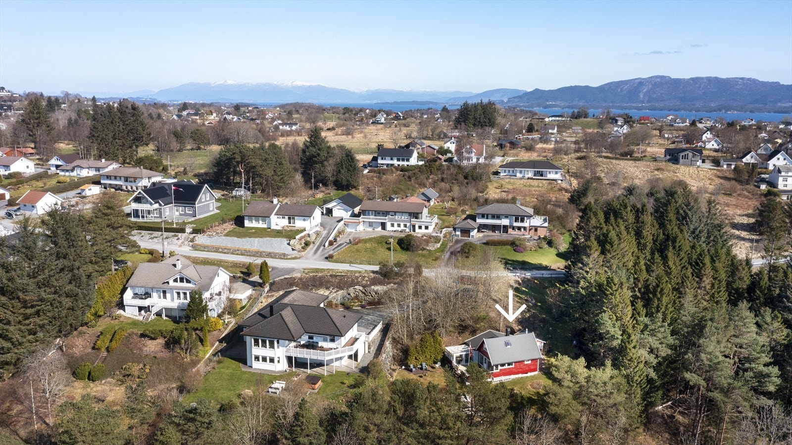 Rolig beliggenhet i utkanten av et boligfelt på Mosterhamn Galleribilde