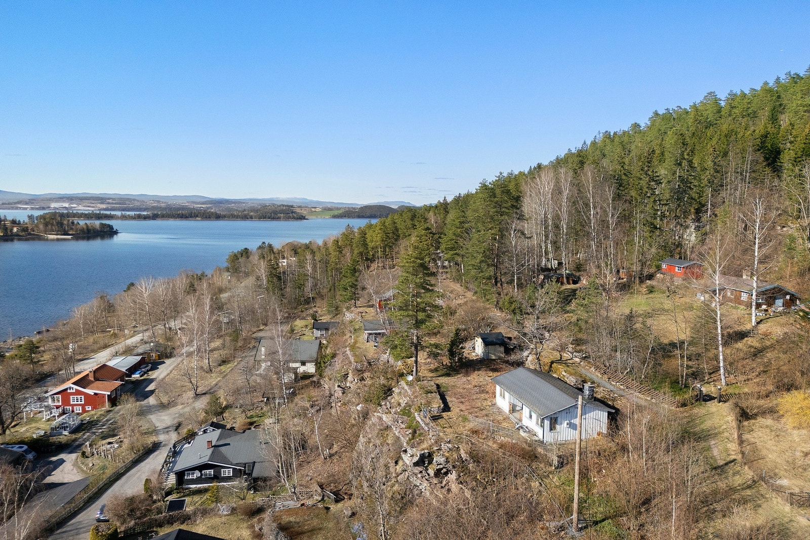 Det er tilgang til eiendommen til fots. Gangveien er ca. 47 meter Galleribilde
