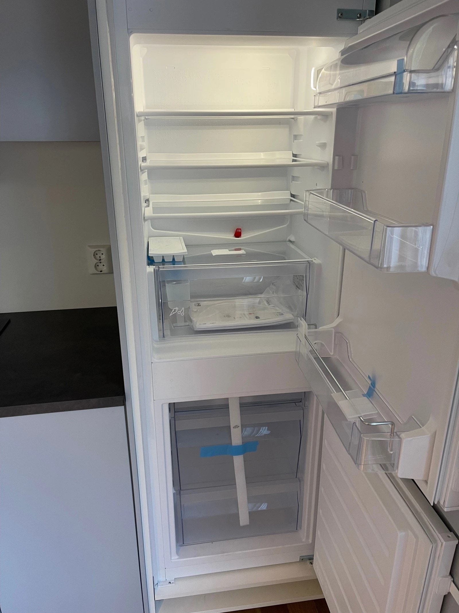Ny hvitevare / Kombiskap kjøl / frys Galleribilde