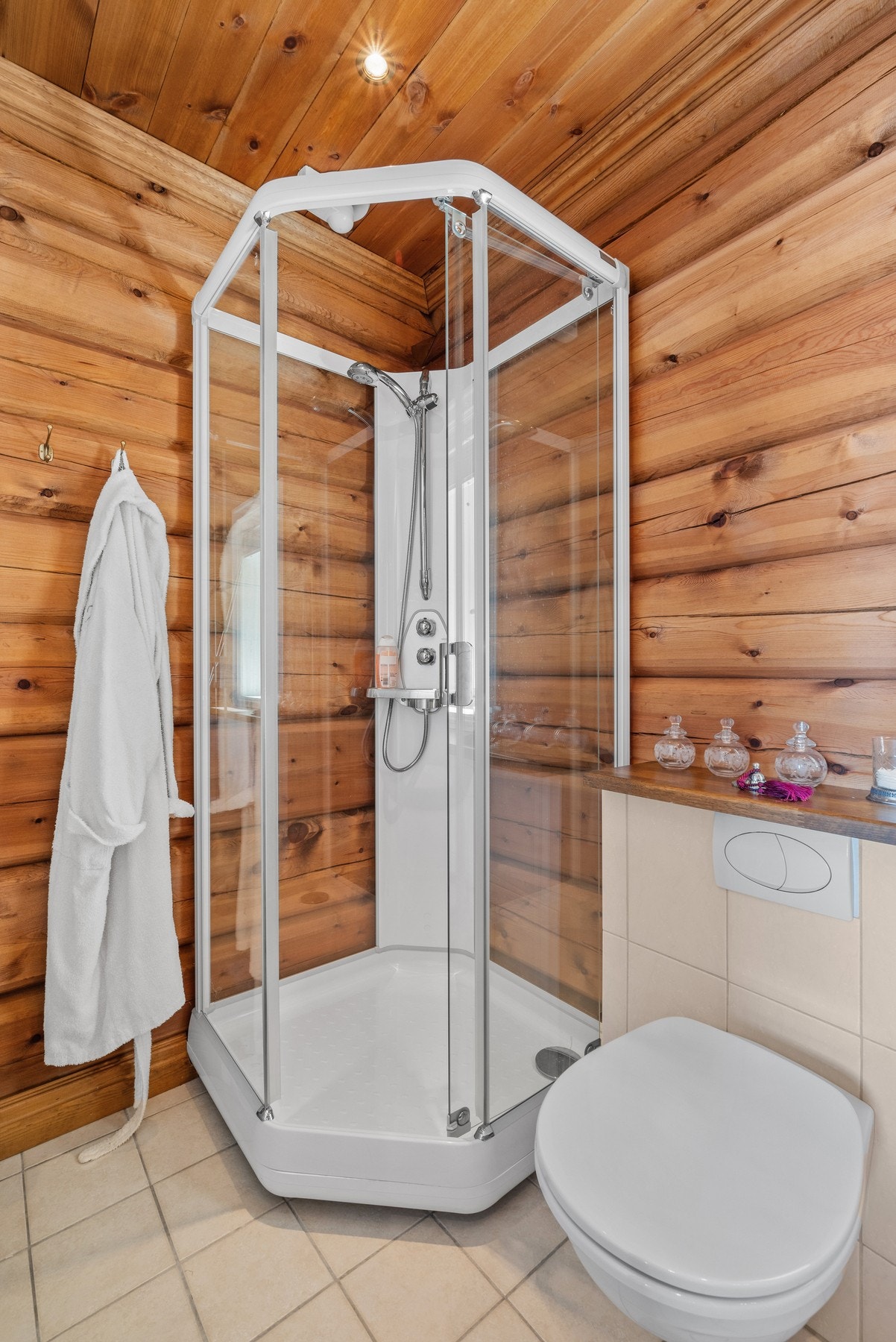 Det er dusjkabinett på samtlige bad tilhørende soverommene. Galleribilde