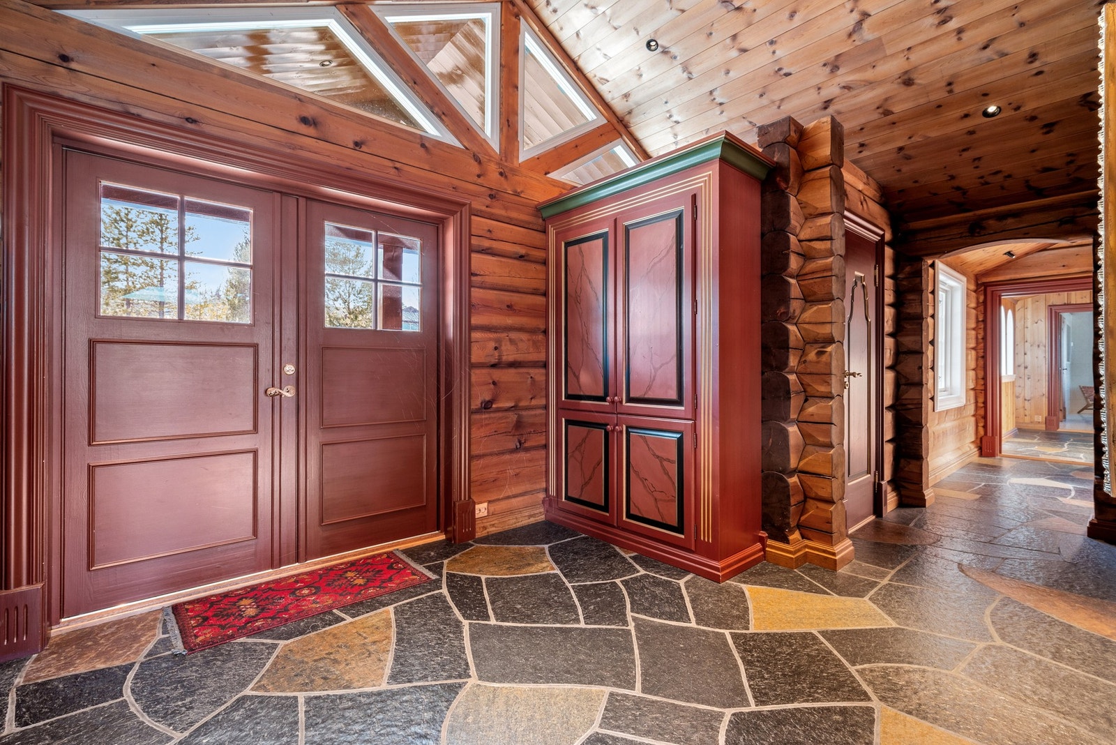 Hoved entré med skifergulv. Galleribilde