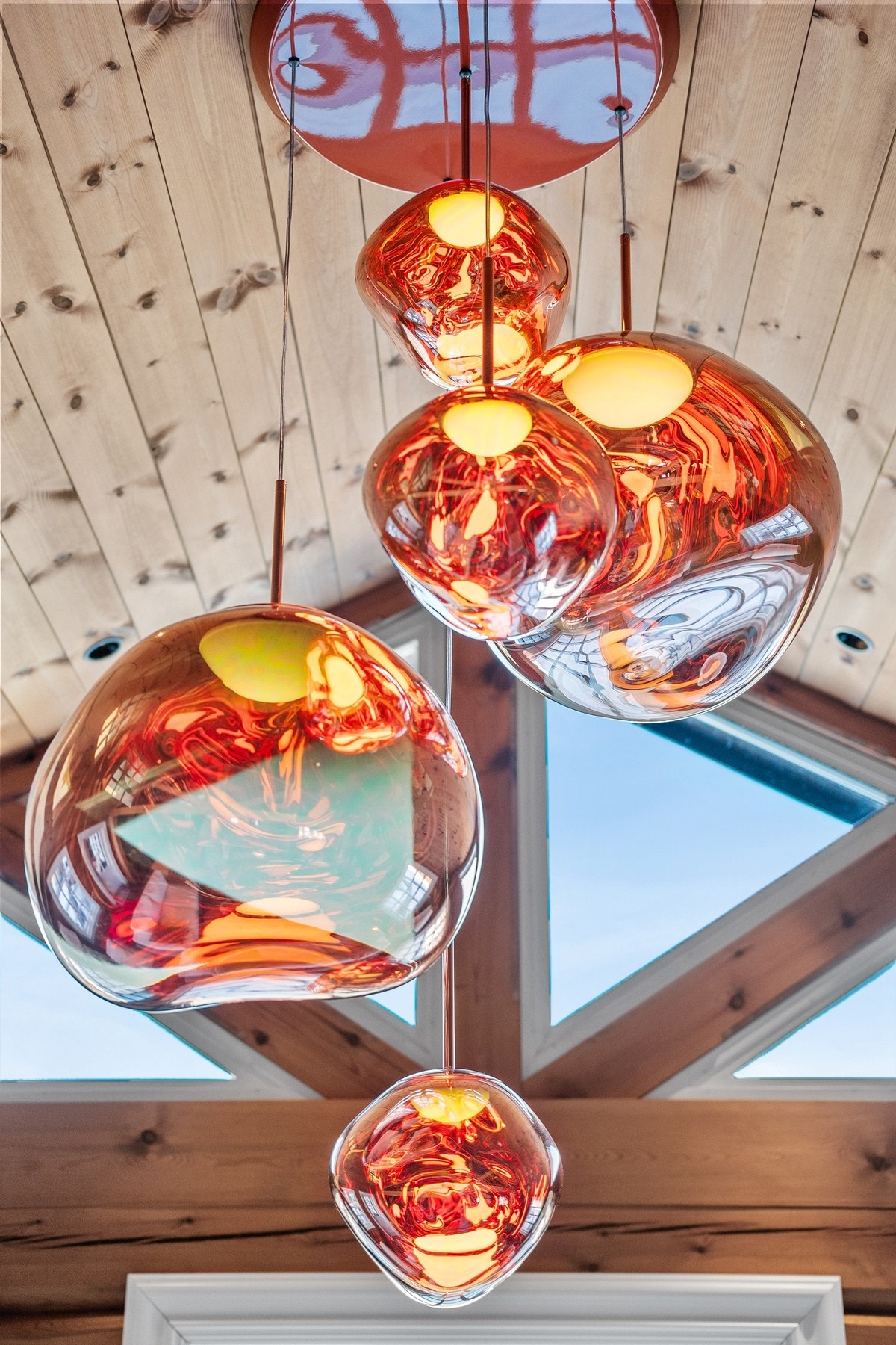 Ny belysning i hovedstue, hall, svalgang, spa og kaffestue ble montert i 2024, lysdesigner er den prisbelønte Halvor Næss. Galleribilde