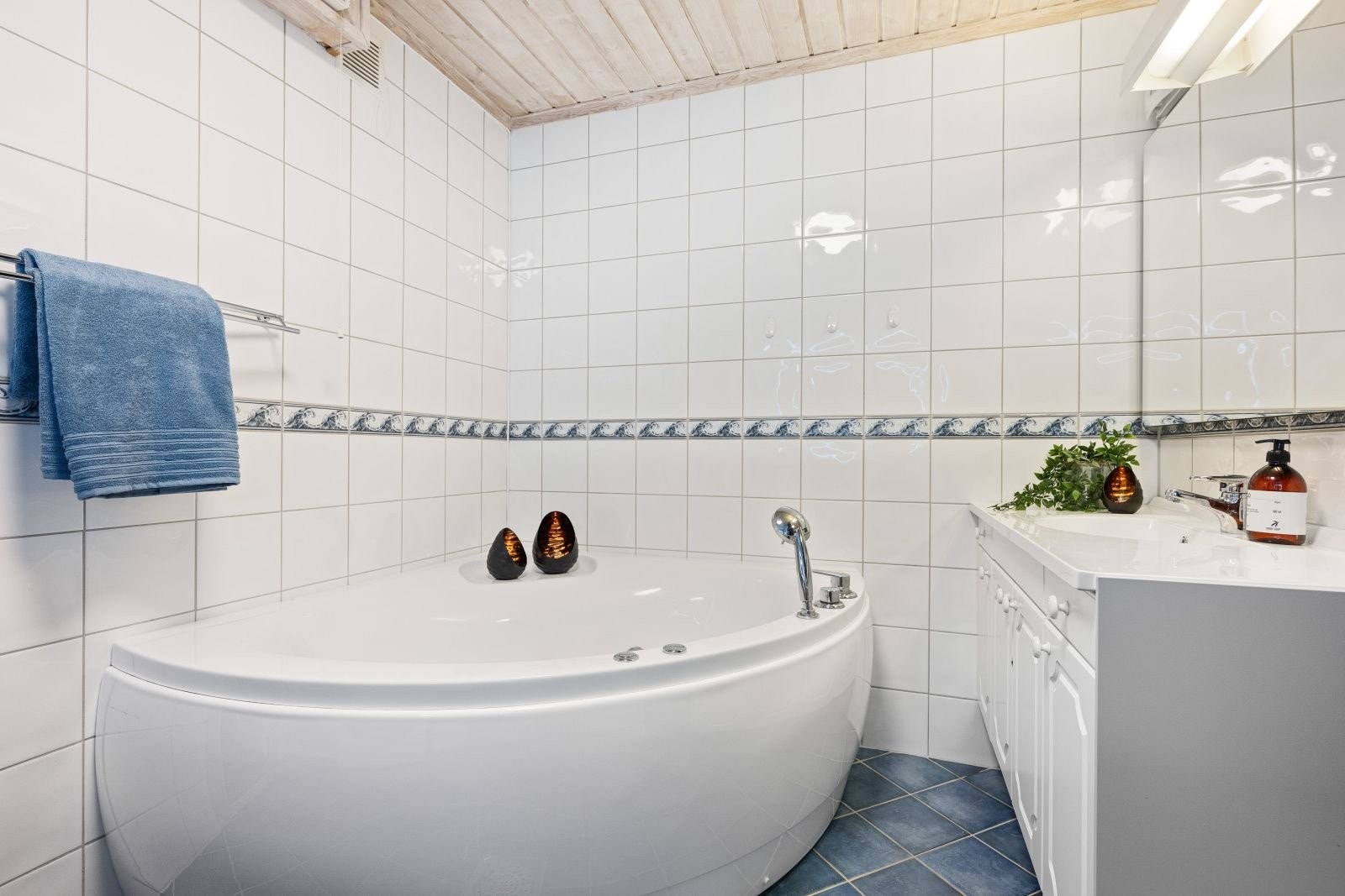 Bad nr 2 med boblebad. Galleribilde