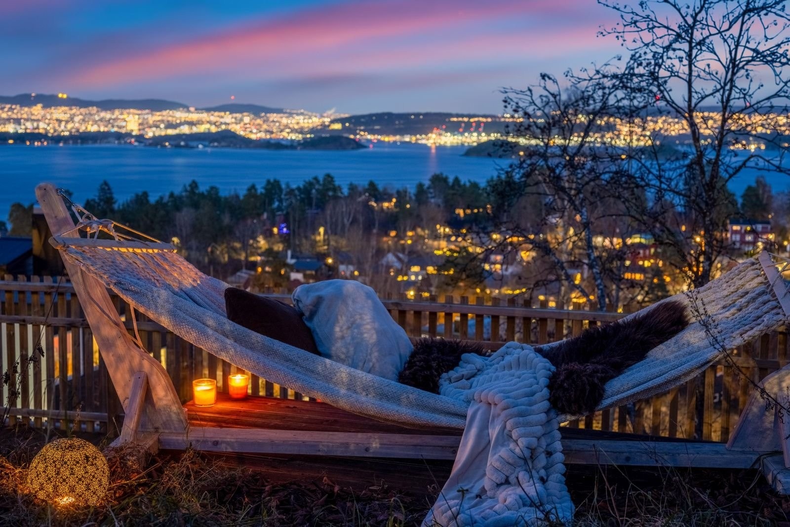Nyt utsikten fra hengekøyen i hagen! Galleribilde