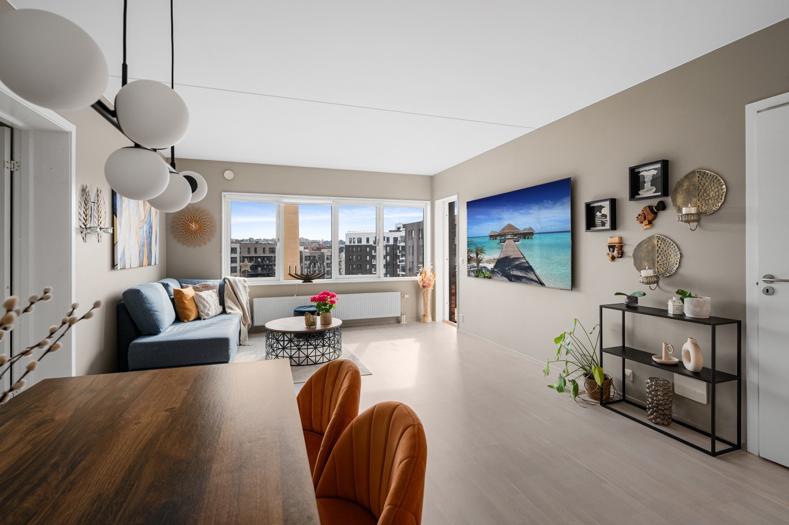 Den åpne og luftige utformingen gjør det enkelt å skape en hyggelig og funksjonell sone for både avslapning og sosiale sammenkomster Galleribilde