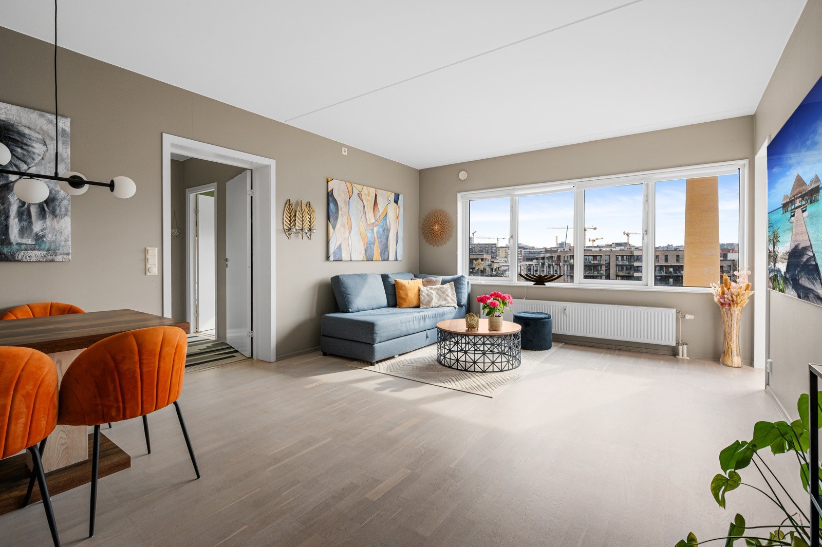 God plass til sofagruppe og spisestue Galleribilde