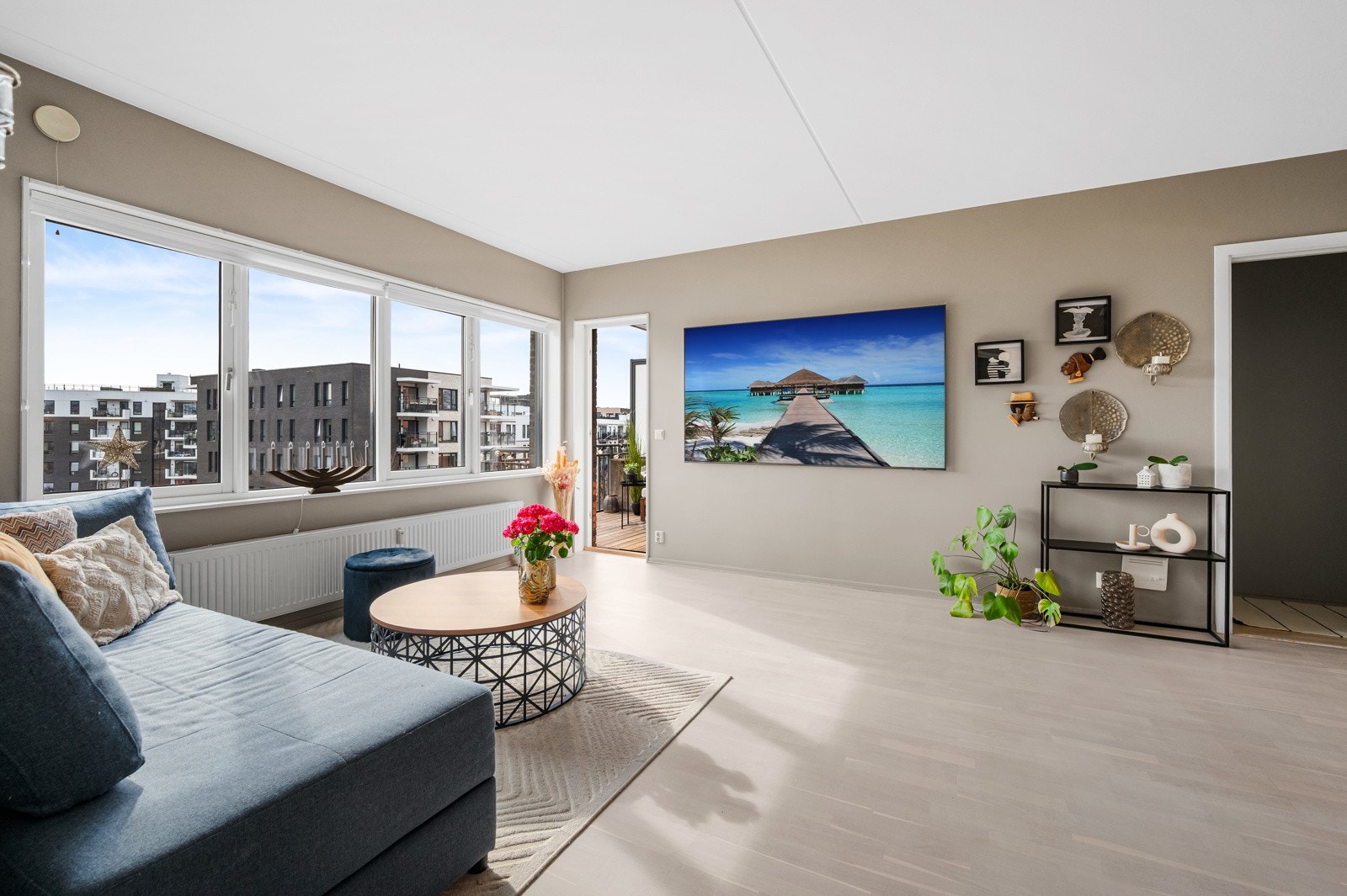 Leiligheten er en delikat og innbydende 3-roms med gjennomgående god standard Galleribilde