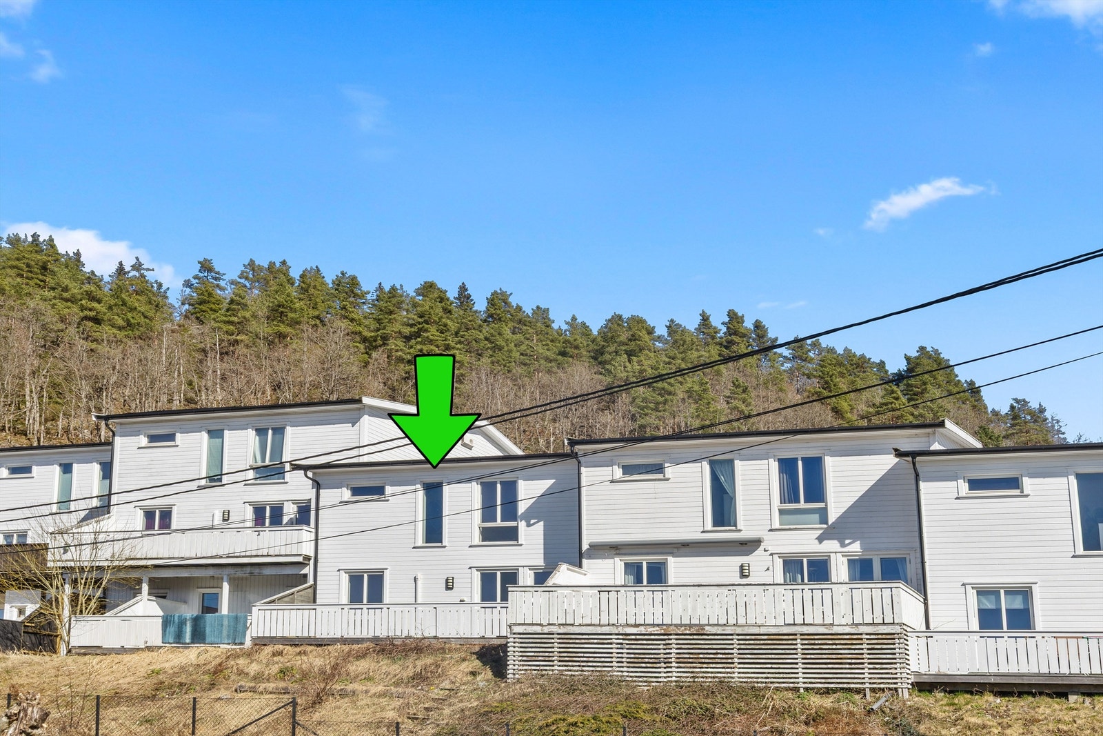 Velkommen til Smedens kjerr 47, en romslig bolig med meget god planløsning over to etg. Galleribilde