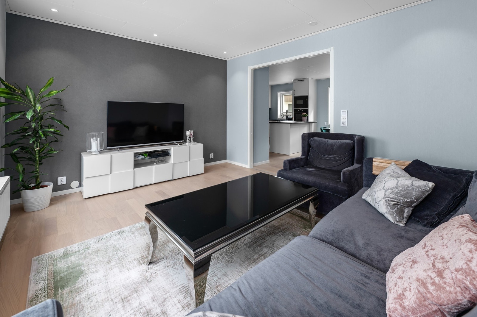 Romslig og stilfull stue på 14 kvm. Galleribilde