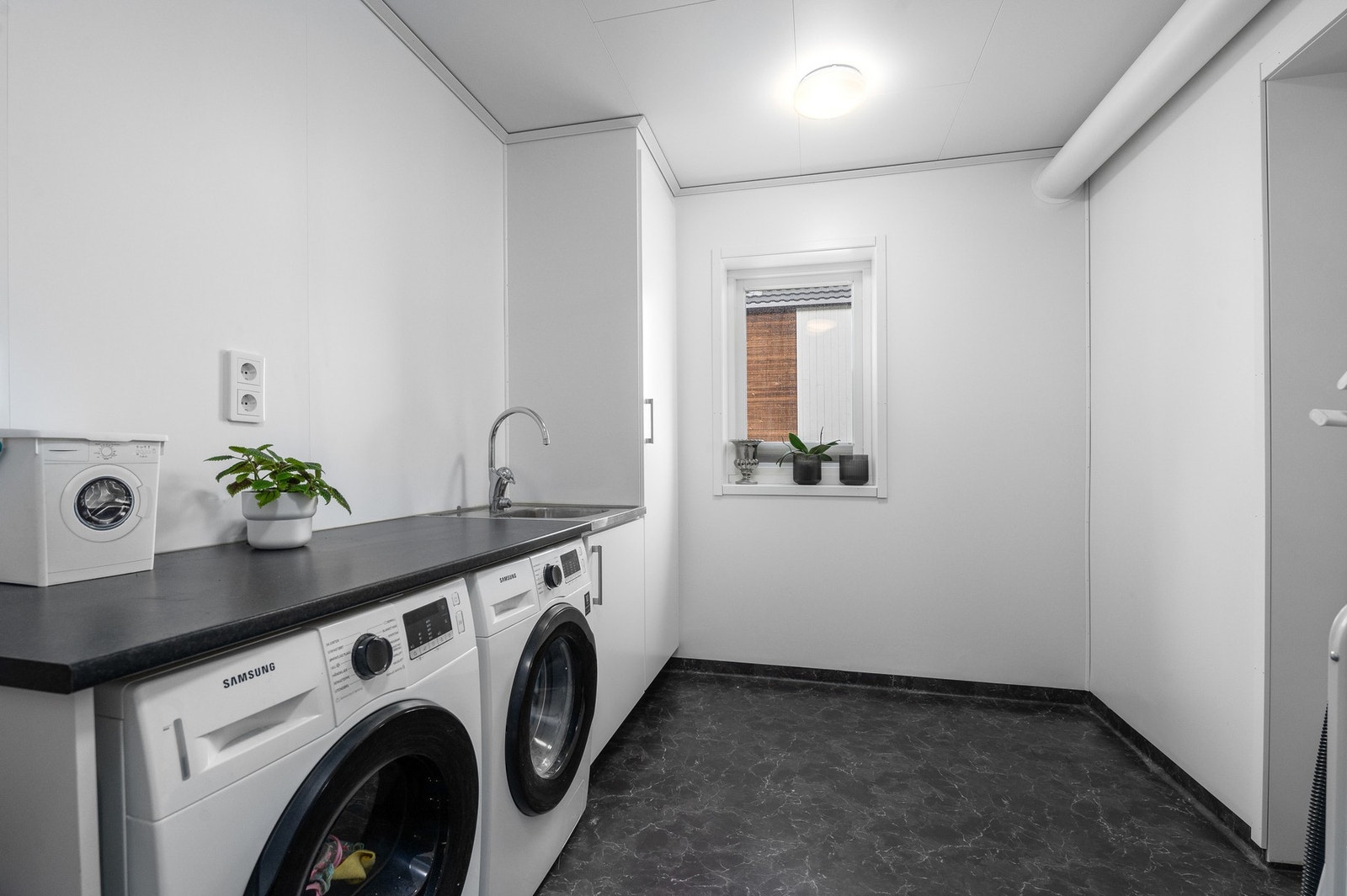 Du finner også et svært praktisk vaskerom. Galleribilde