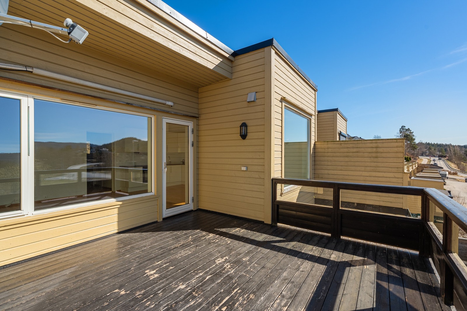 Terrasse med utgang fra stua Galleribilde