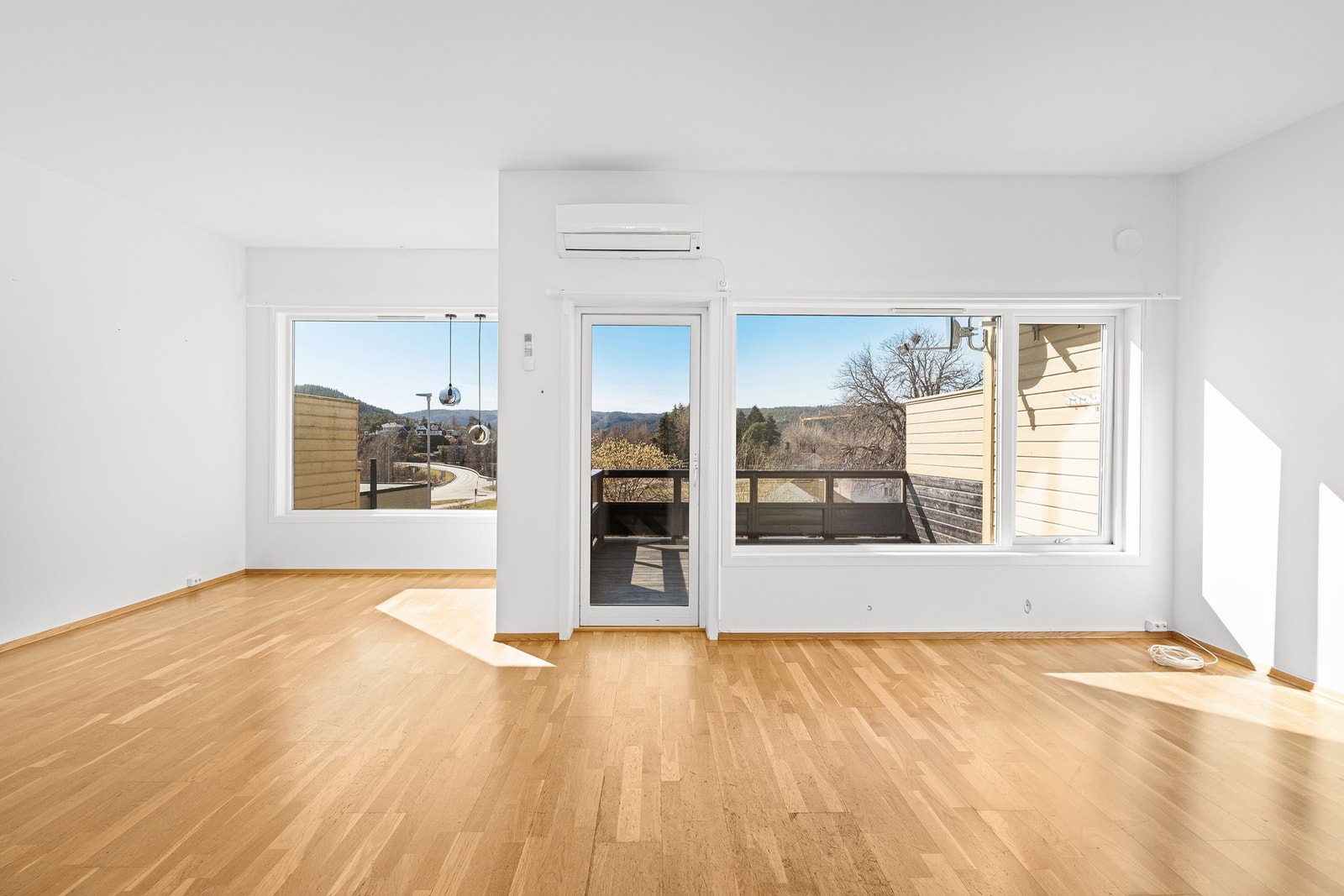 Stue med utgang til vestvendt terrasse Galleribilde
