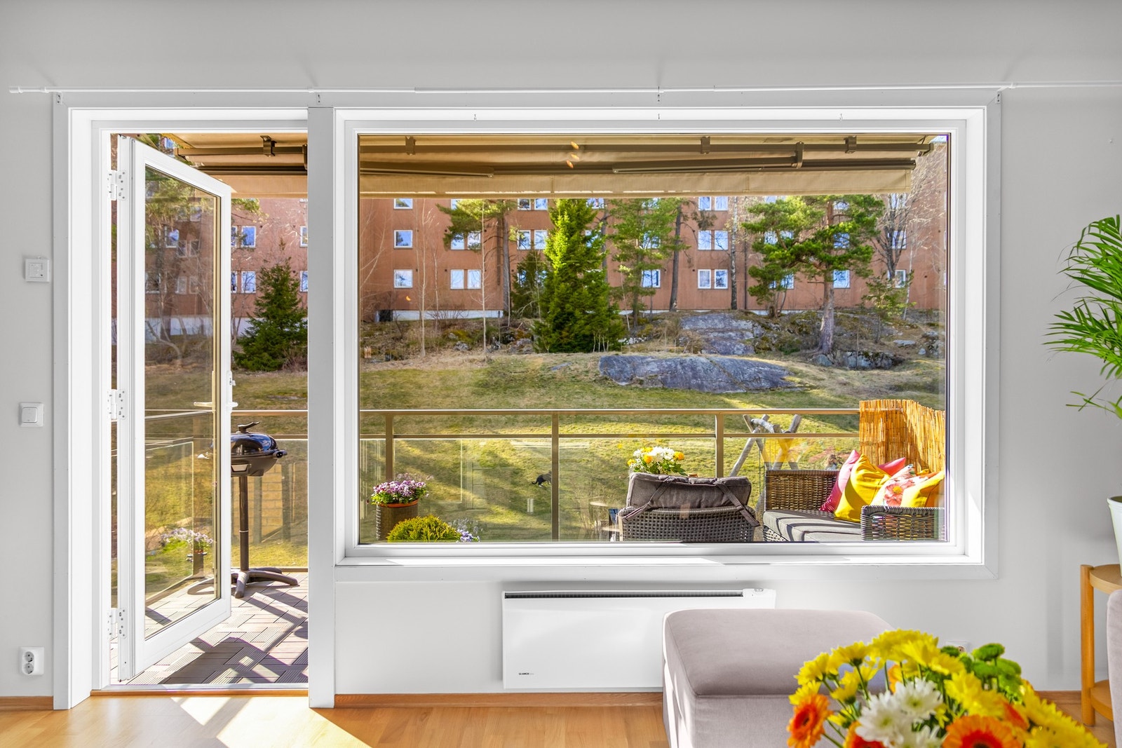 Gode vindusflater gir rikelig naturlig lysinnslipp, noe som gir en god romfølelse. Galleribilde