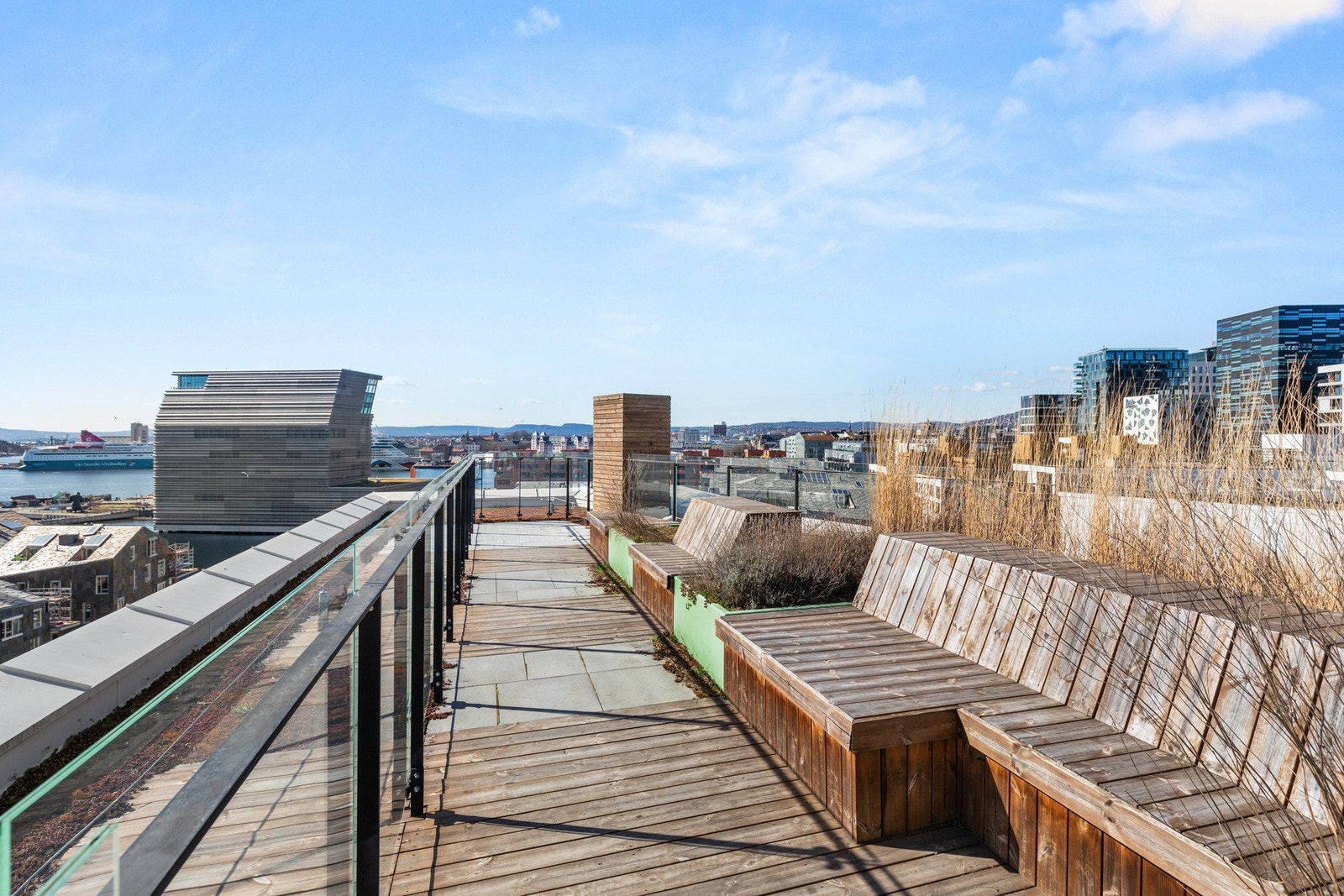 Flott felles takterrasse til fri benyttelse for beboere. Galleribilde