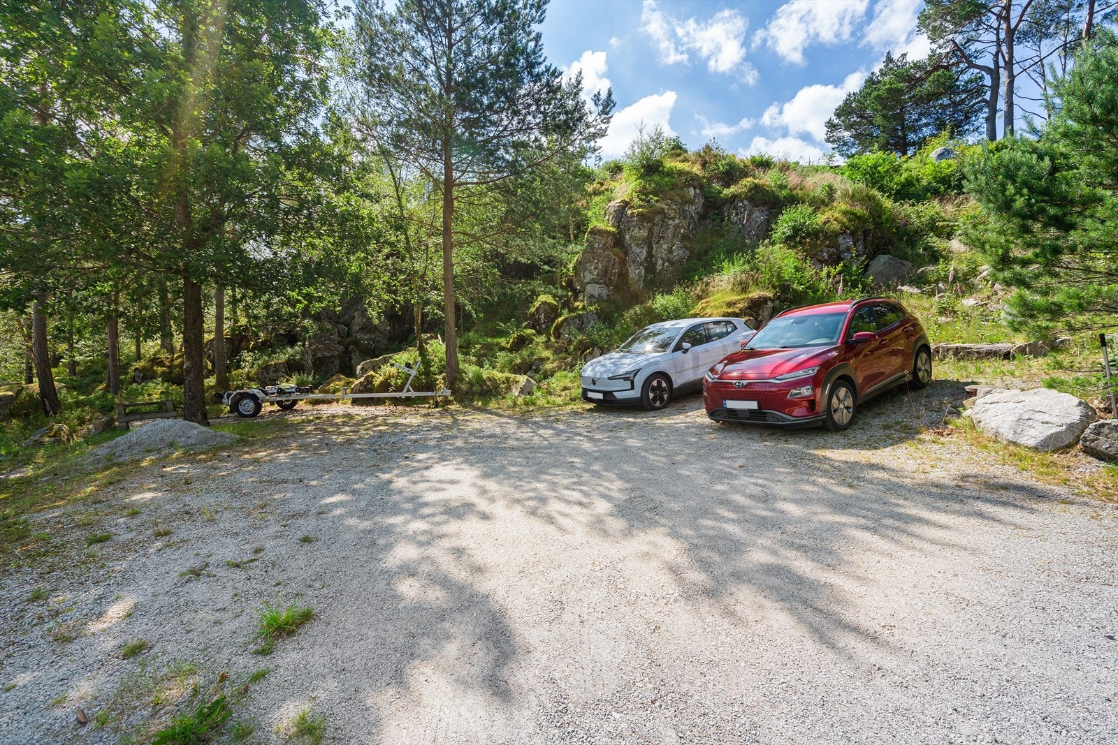 Romslig biloppstillingplass. Galleribilde