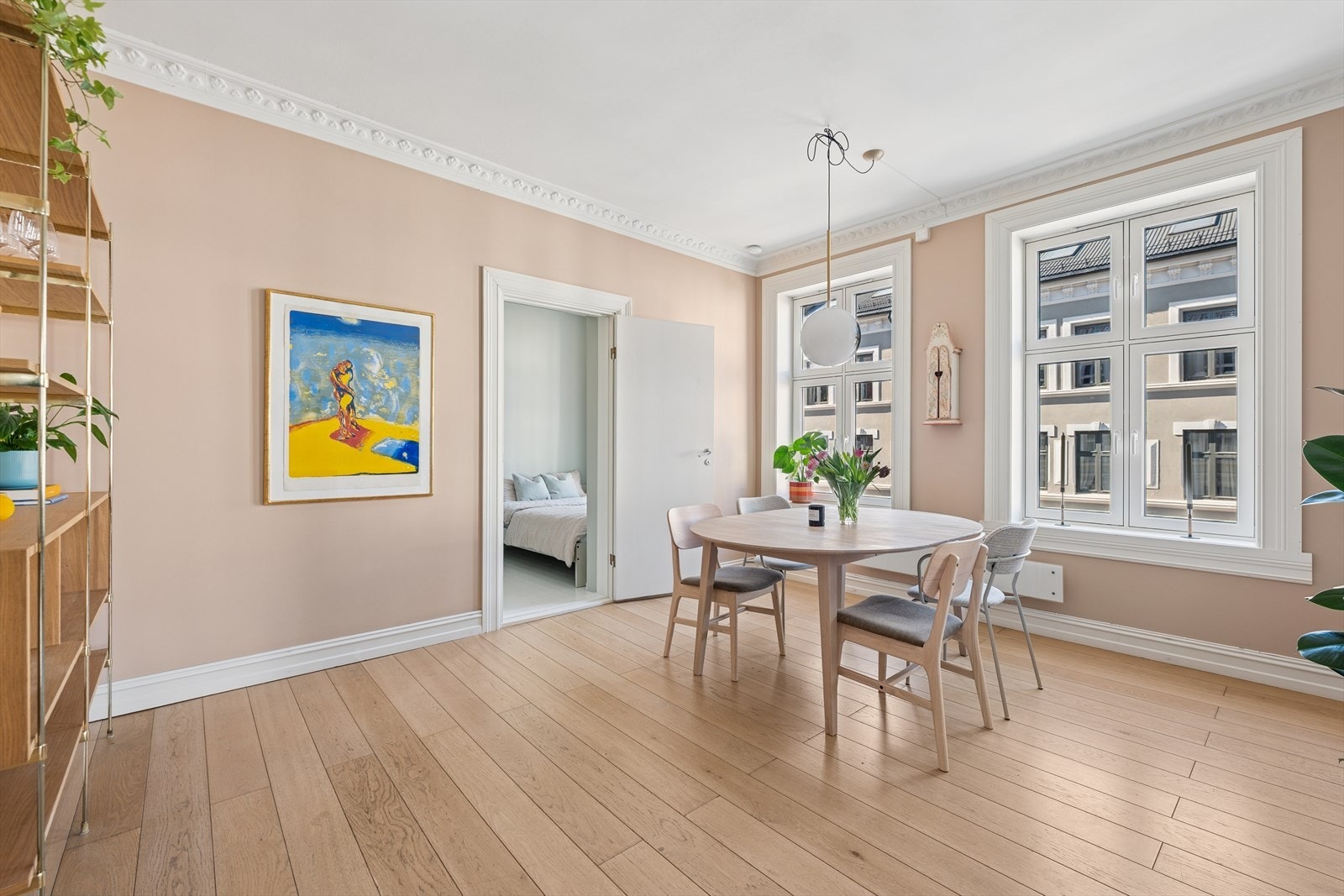 Dette er en svært sosial leilighet med plass til å invitere både store og små grupper på besøk Galleribilde