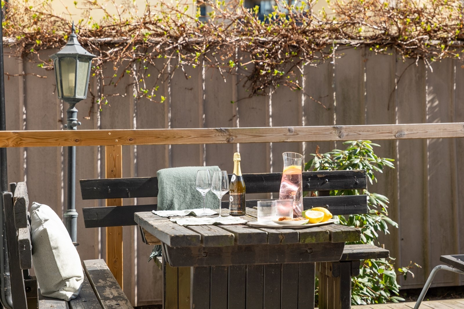 Her kan man nyte det fine været Galleribilde