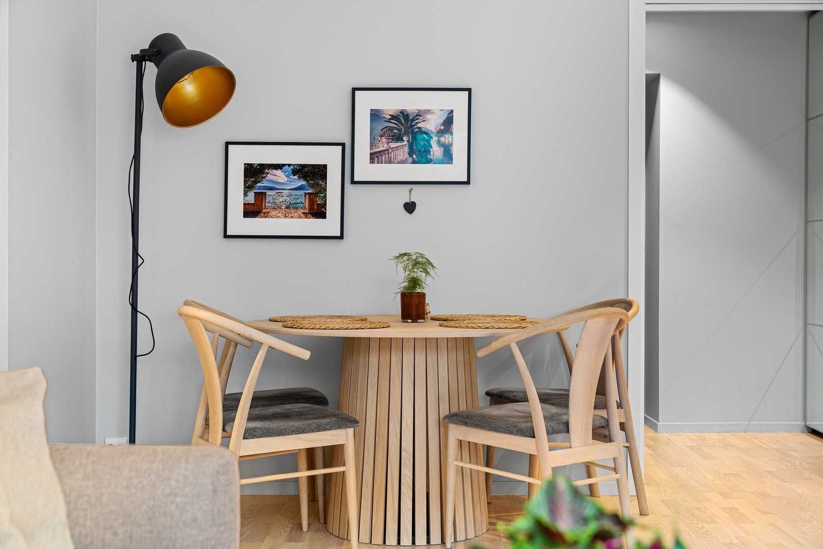 - Plass til spisebord | Nærme kjøkken, som også gjør det enkelt for servering - Galleribilde