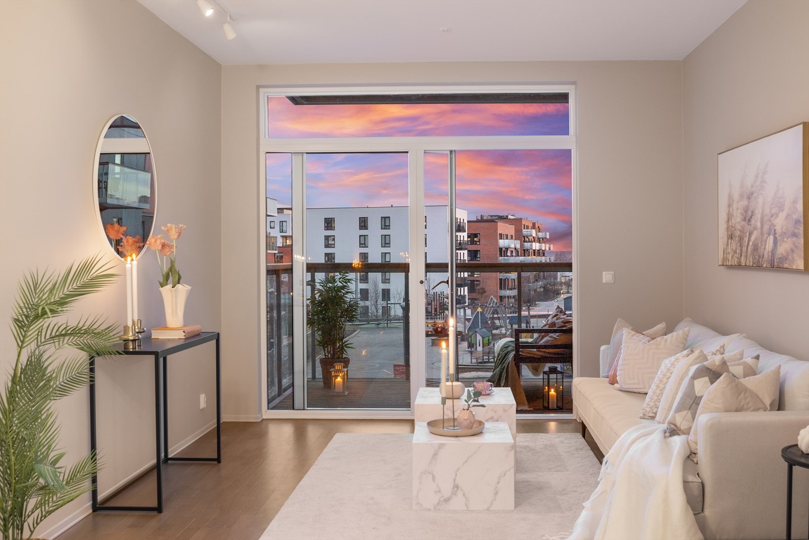 Leiligheten ligger i byggets 2 etasje med heisadkomst Galleribilde