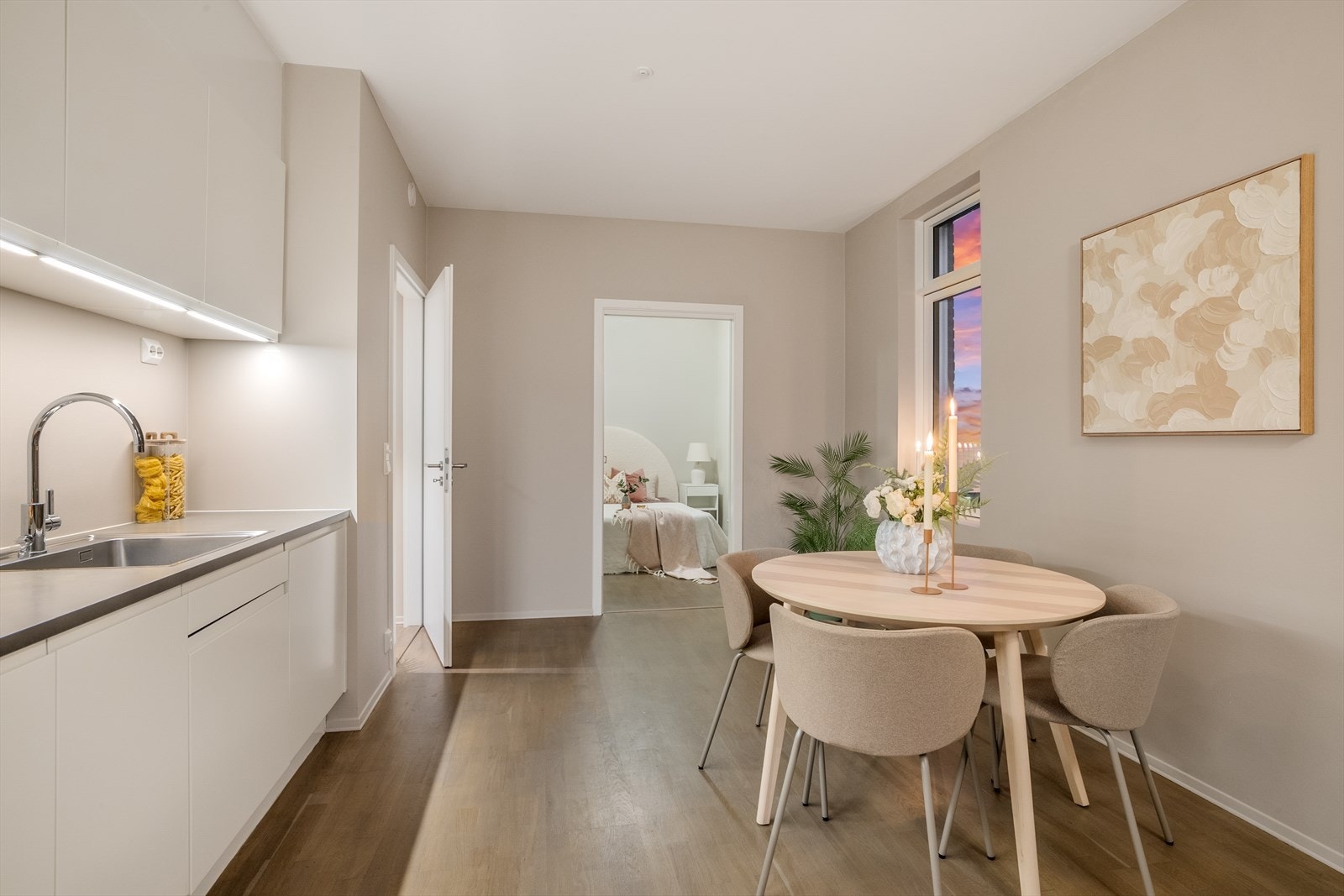 I 2025 ble det montert en ny kjøkkenkran. Det er installert lekkasjestoppere i kjøkkenbenken samt en komfyrvakt Galleribilde