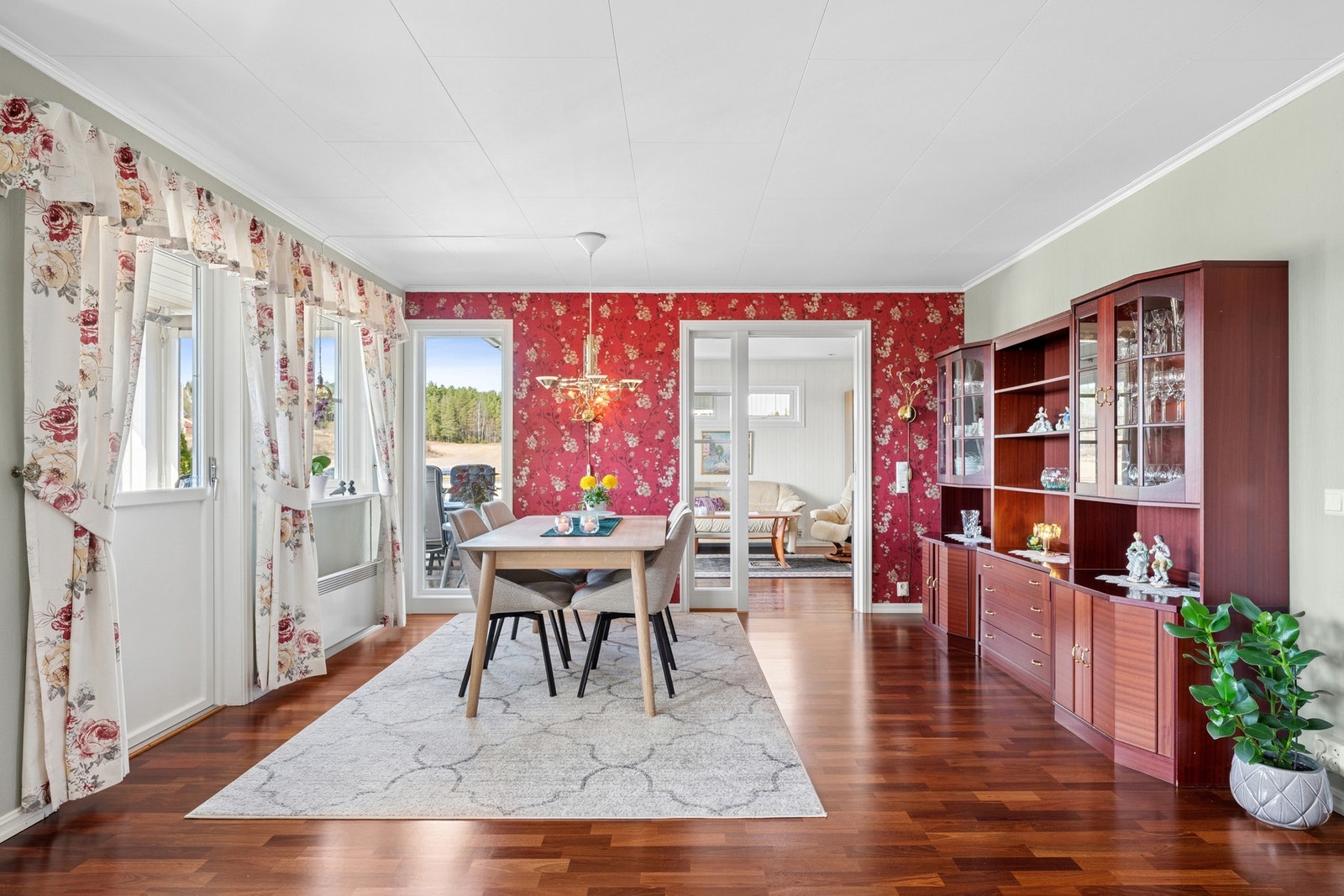 Den koselige spisestuen bare venter på at man skal invitere venner og familie over for et herlig måltid. Galleribilde