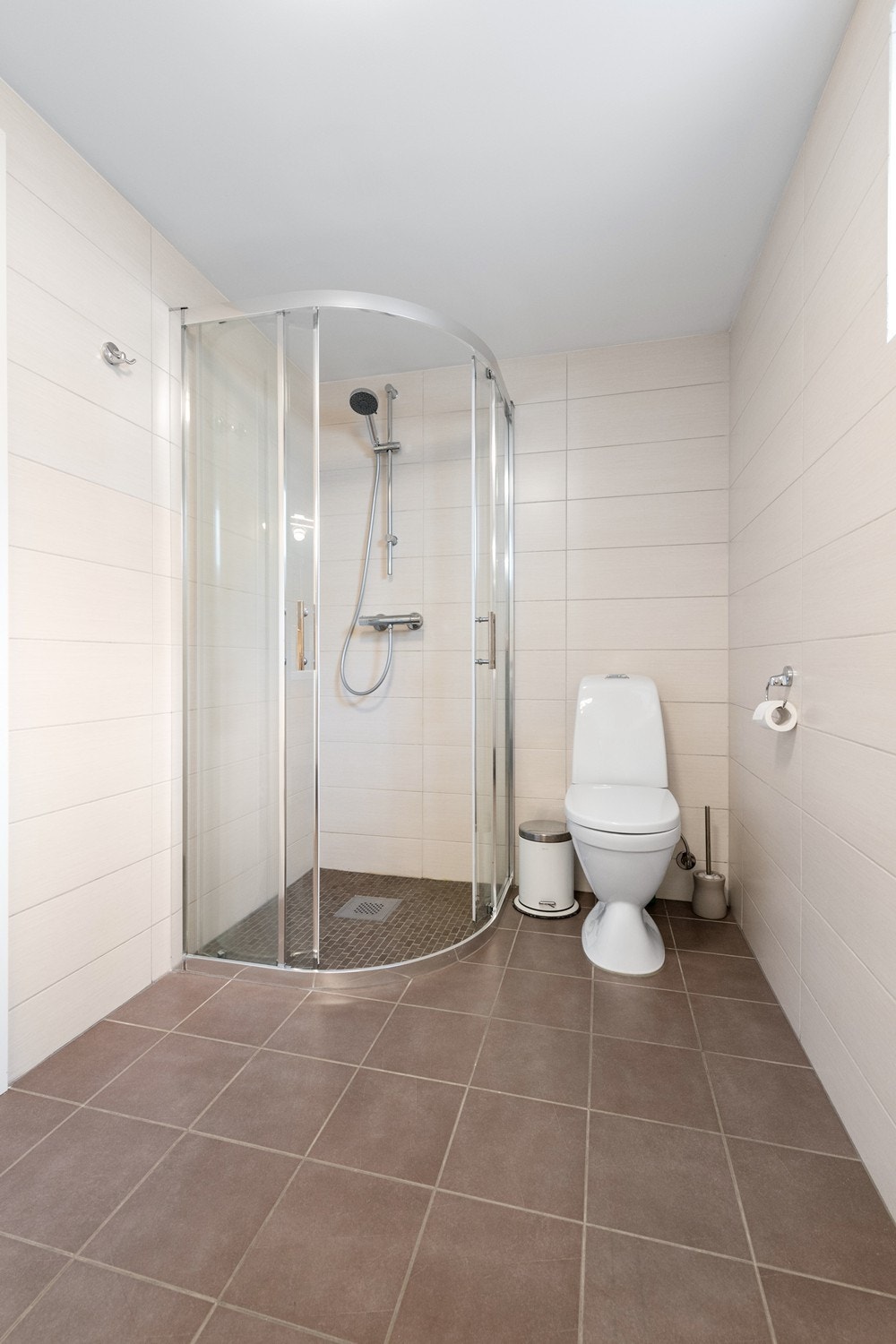 Innredet bad i kjeller Galleribilde