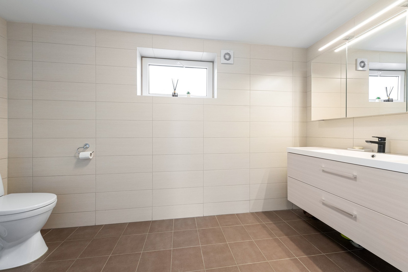 Innredet bad i kjeller Galleribilde