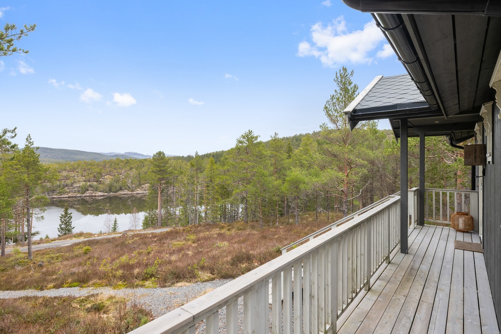 Flott utsikt mot Sundsvalen og Sundsråsa i nord/nord-øst. Galleribilde