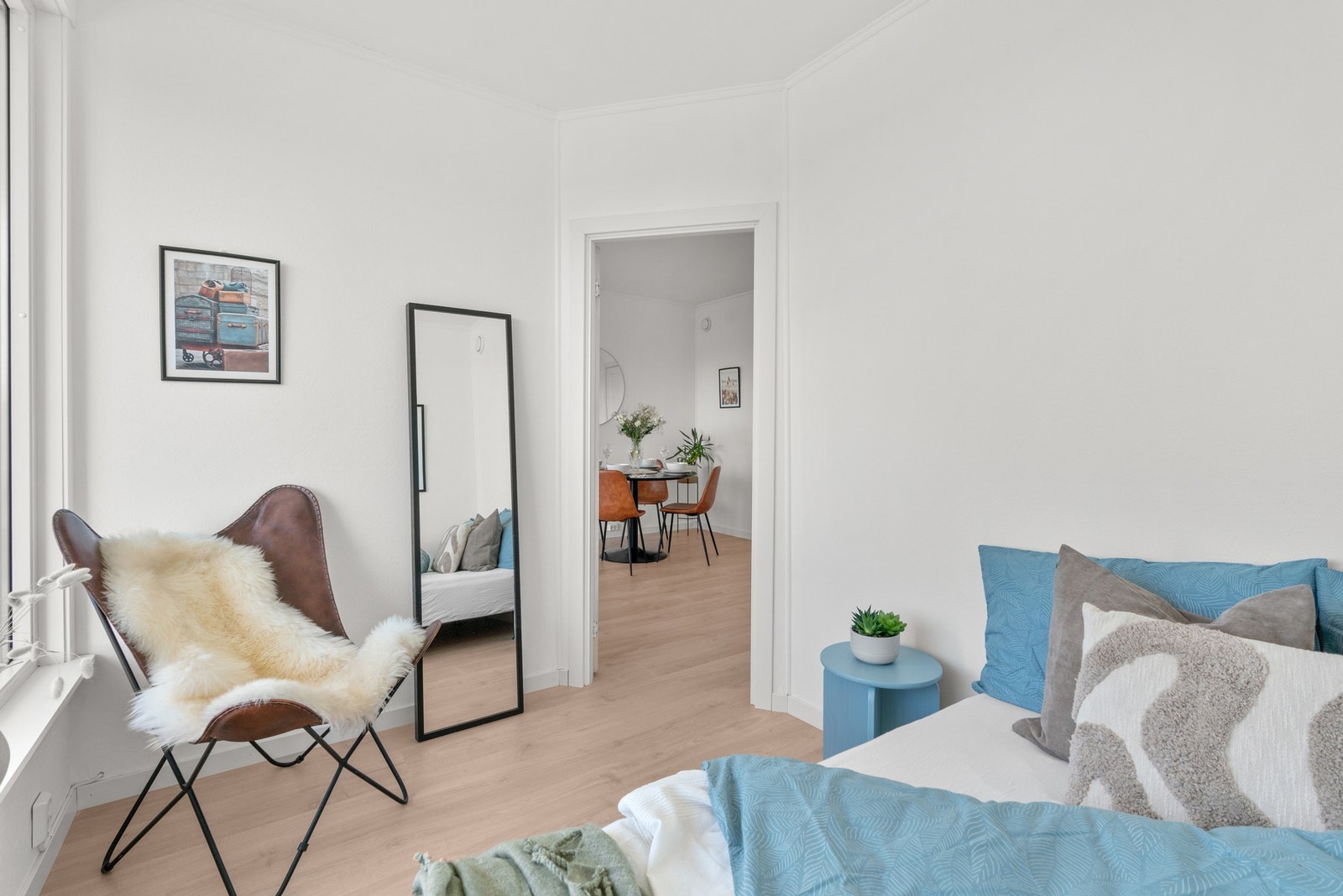 Det er ellers fin plass til dobbeltseng og tilhørende møblement. Galleribilde