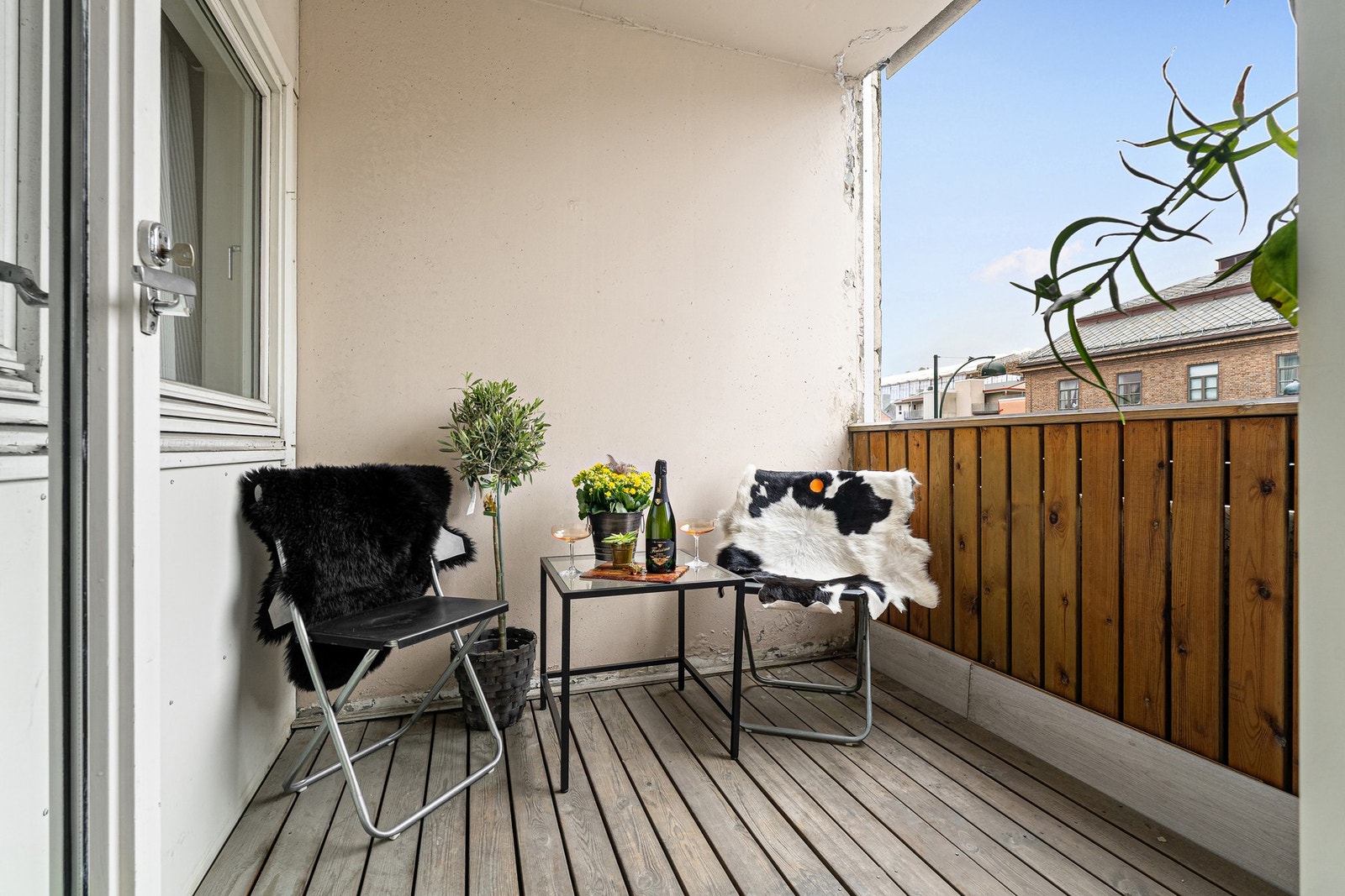 Balkong på 4 kvadratmeter, ypperlig å benytte seg av på varme sommerdager. Galleribilde