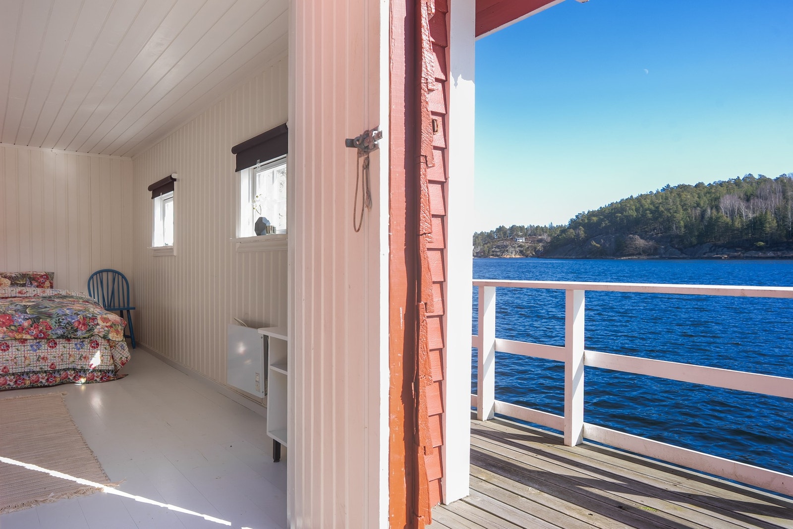 Fra sjøbua. Galleribilde