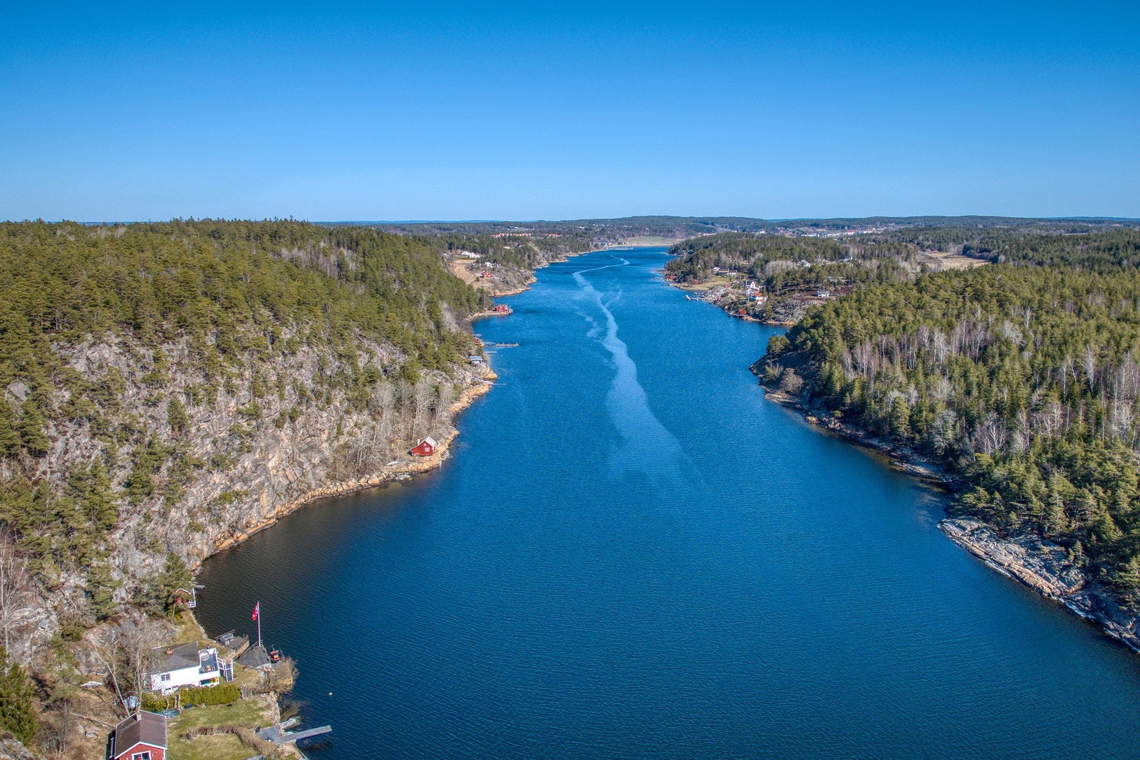 Innover i Elingårdkilen der du bl.a. kommer til dagligvare og golfbane. Galleribilde