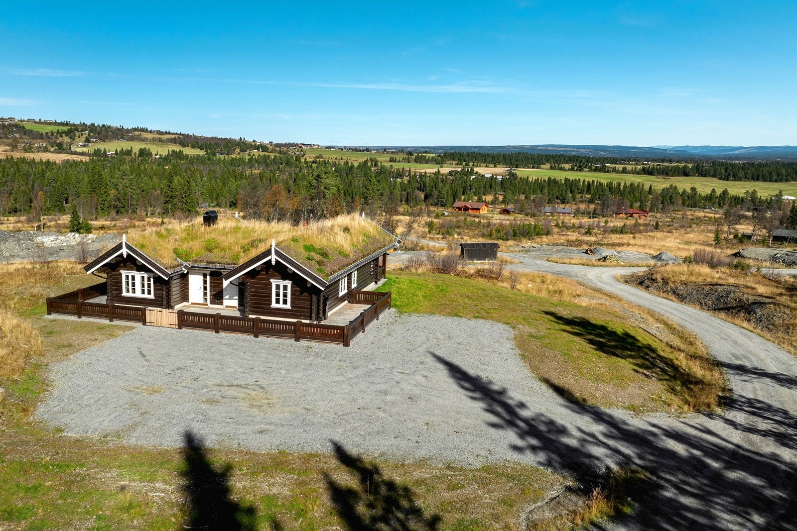 En nyoppført og flott tømmerhytte beliggende i Einarset Hyttegrend! Galleribilde