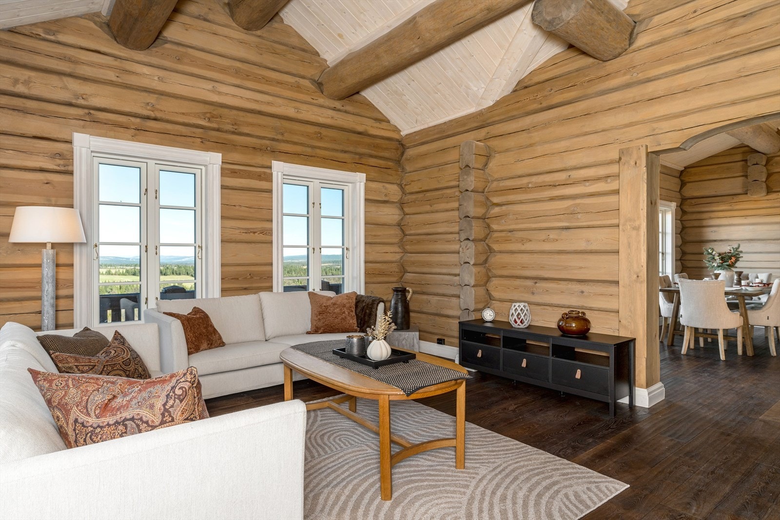 Hytta har en svært god takhøyde! Galleribilde