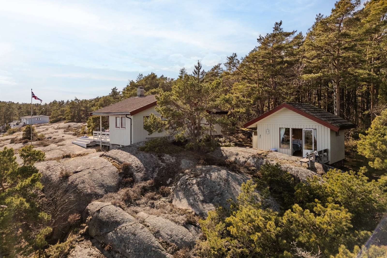 Tomten er lettstelt og har også anneks Galleribilde