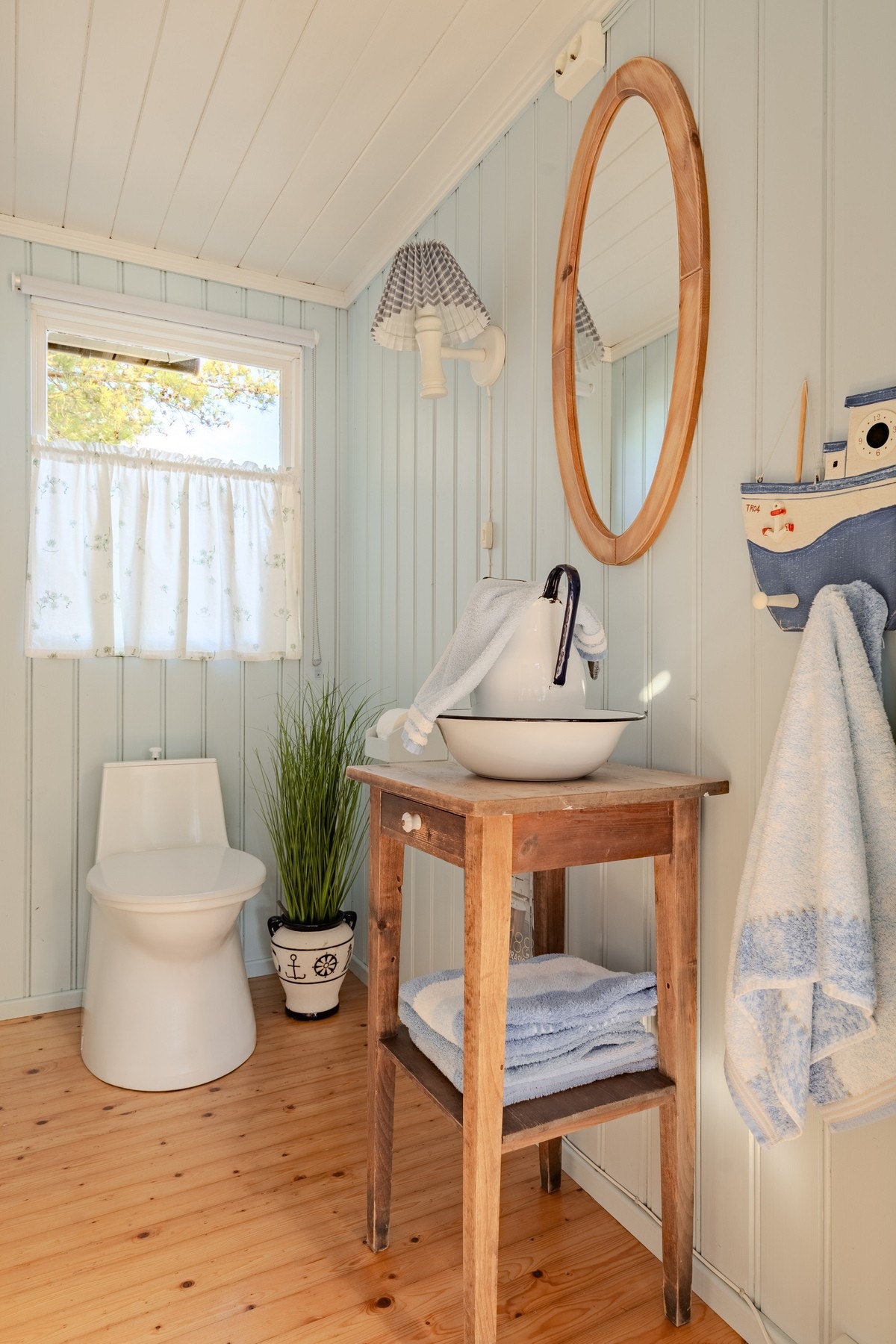 Toalettrom med snurredo Galleribilde