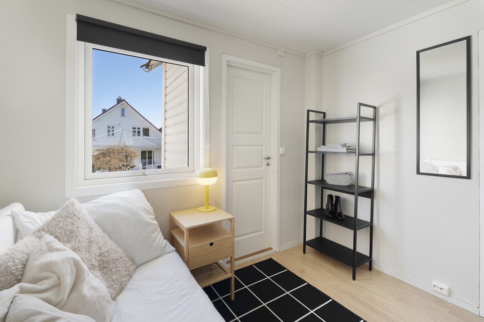 Rommet er et perfekt gjesterom/kontor som gir leiligheten det ekstra rommet mange ønsker seg. Galleribilde