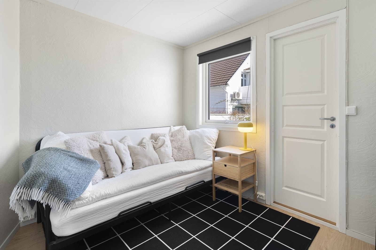 Soverom nr. 2 har tilkomst til innvendig bod og har plass til ønsket møblement. Galleribilde