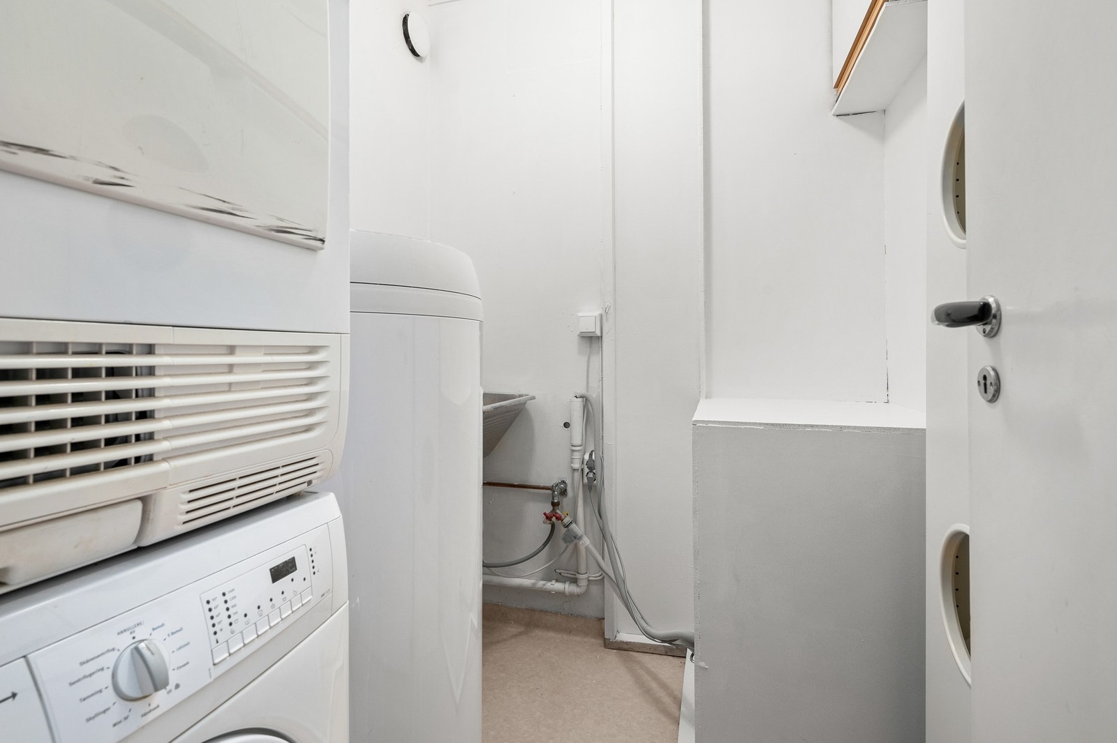 Eget vaskerom på 2,8kvm med opplegg for vaskemaskin Galleribilde