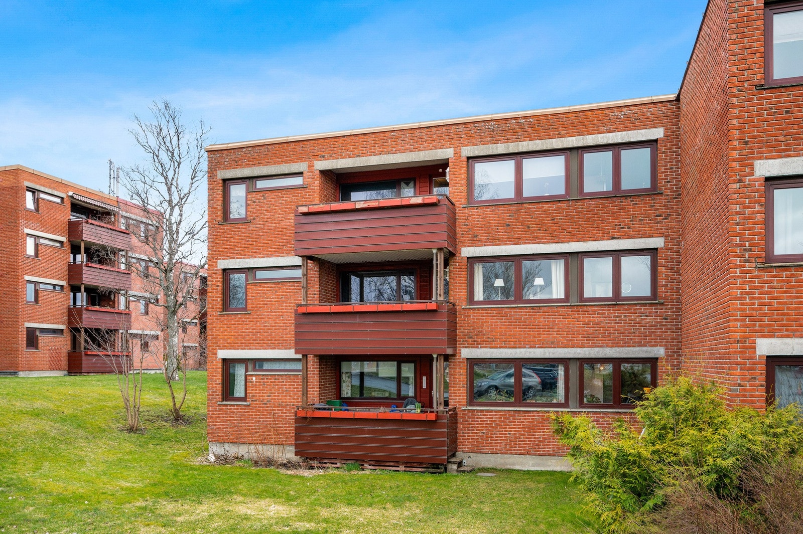 Fra leiligheten har du gangavstand til flere dagligvarebutikker, restauranter og bussholdeplass med hyppige avganger inn til sentrum. Galleribilde