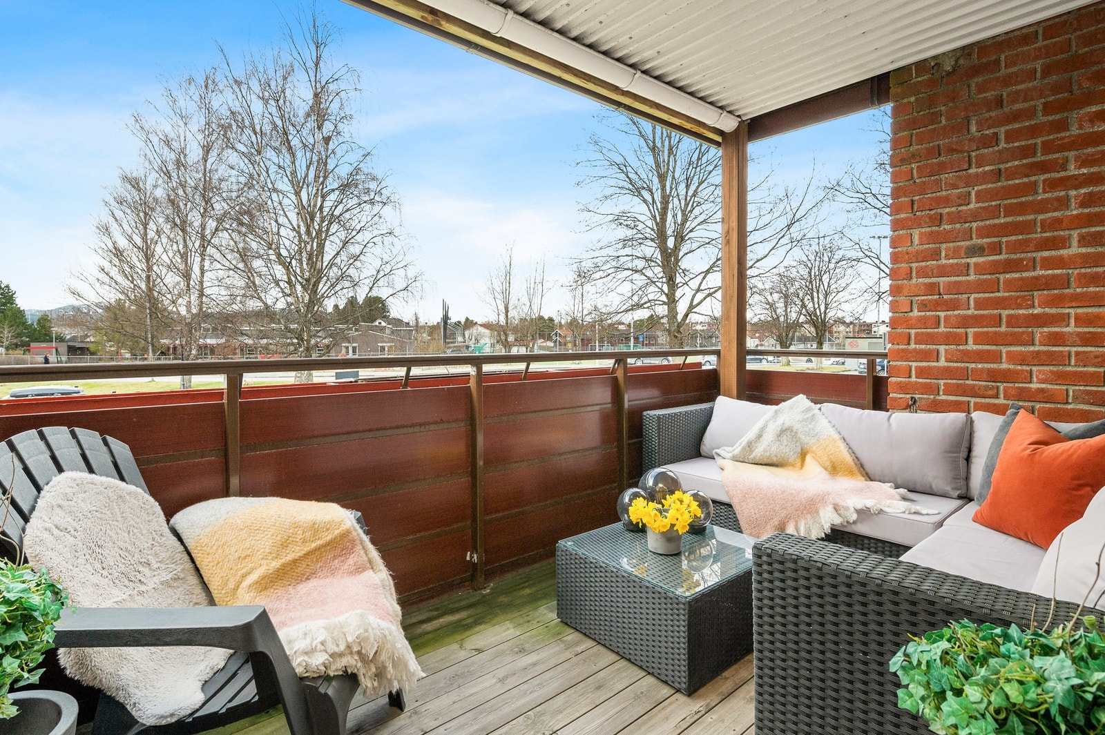 Romslig vestvendt balkong på 8,7kvm med gode solforhold Galleribilde