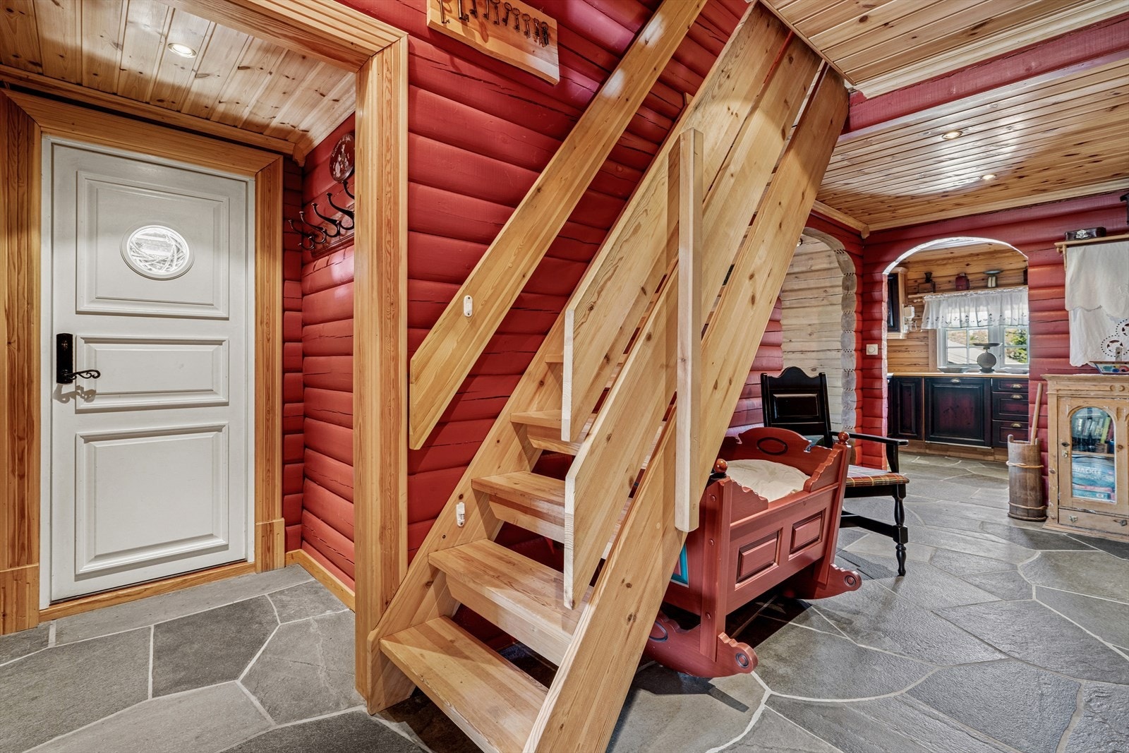 Velkommen inn i din nye hytte, her er det skikkelig hyttestemning Galleribilde