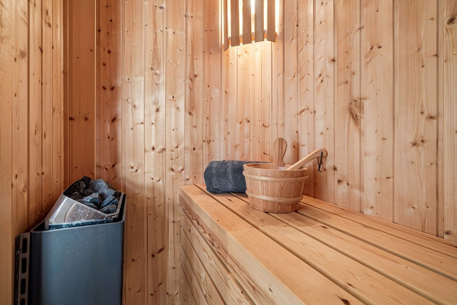 Det er ikke den største badstuen, men her kan du varme opp ledd og sinn etter en lang dag i bakken Galleribilde