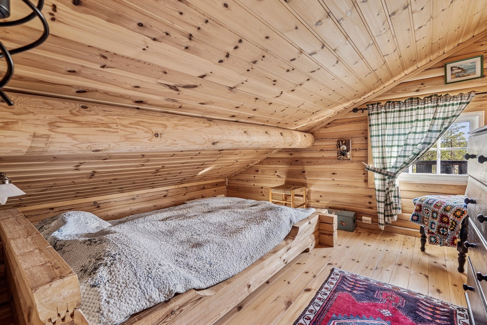 Pass på hode, men rommet er romslig og godt Galleribilde