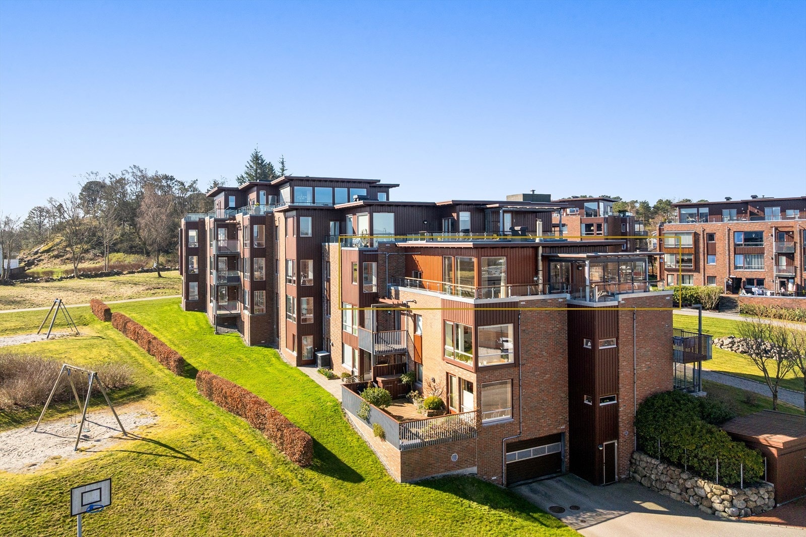 Stor hjørneleilighet i byggets 3. etasje Galleribilde