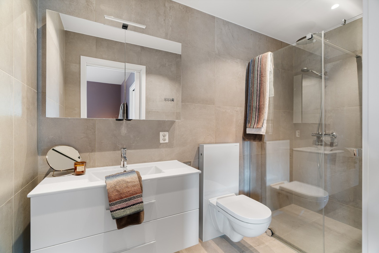 Flott bad tilhørende hovedsoverommet i 2. etg. Galleribilde