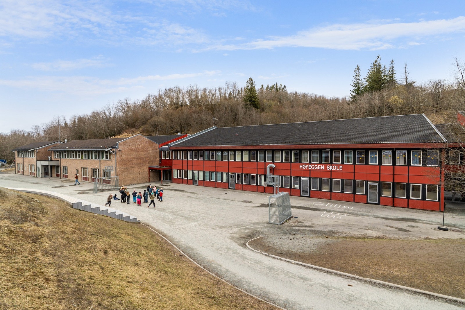 Høyeggen skole ligger kun noen få minutters kjøretur unna Galleribilde